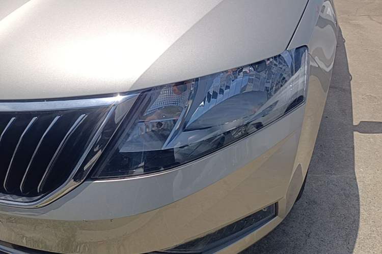 Used Skoda Rapid 2018 1.6L Automatic Comfort Edition Left Front Headlight
