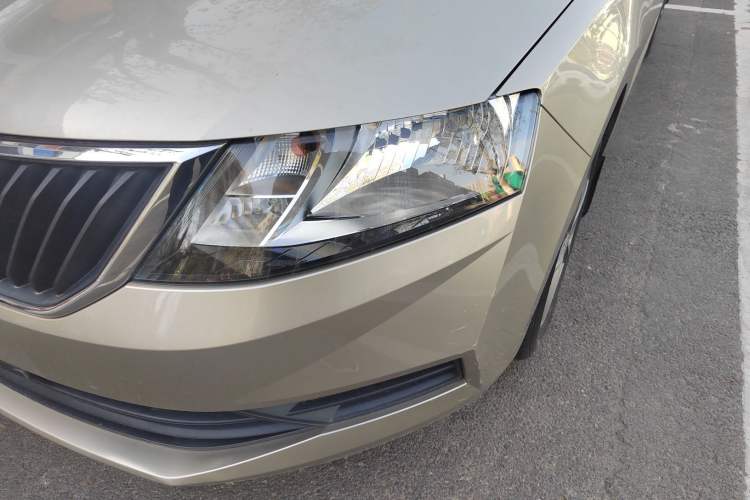 Used Skoda Rapid 2018 1.6L Manual Standard Edition Left Front Headlight