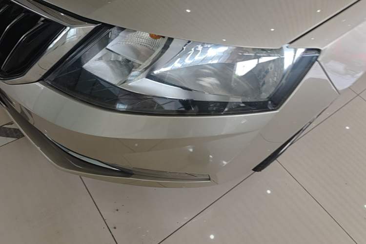 Used Skoda Rapid 2018 1.6L Automatic Comfort Edition Left Front Headlight