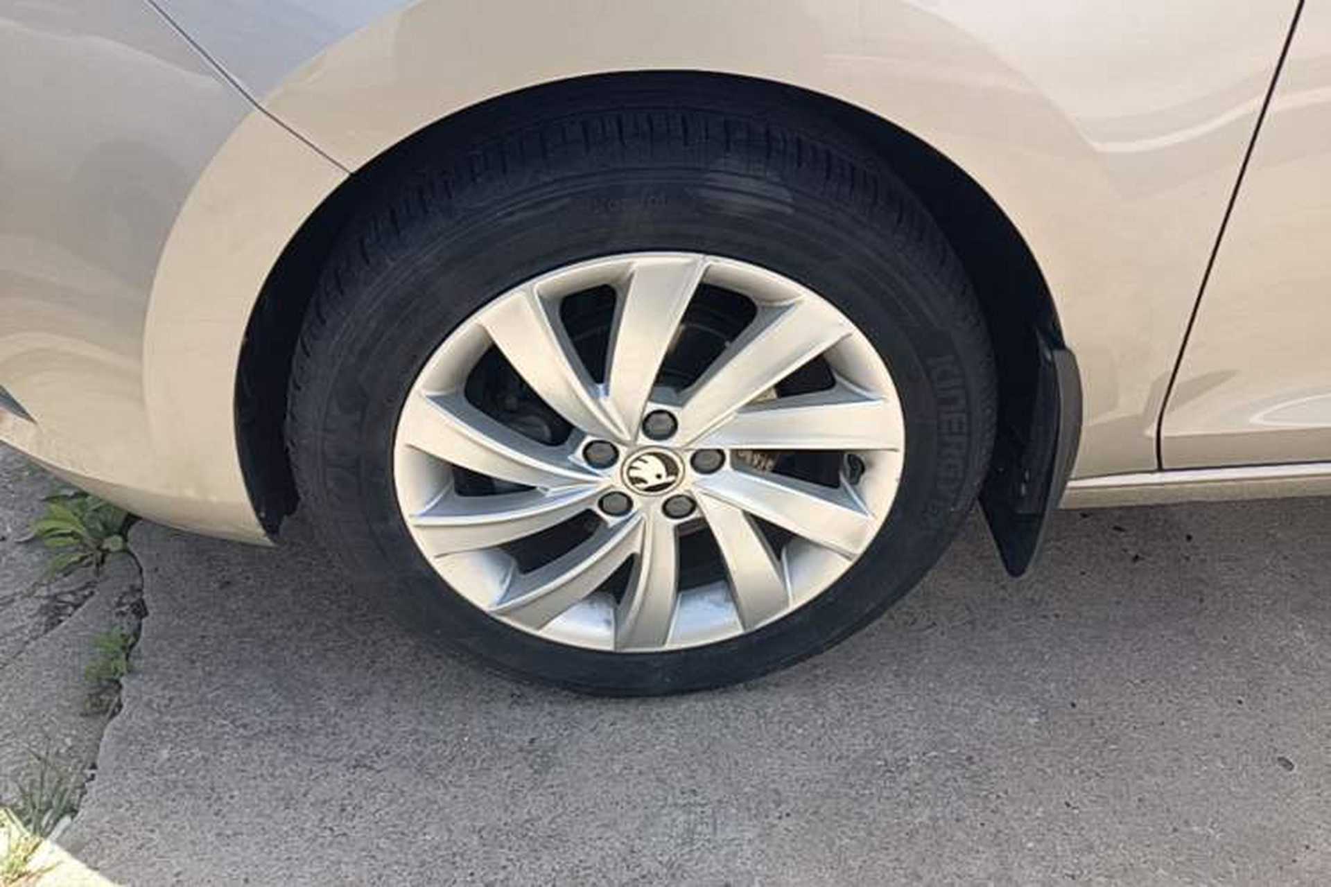 Used Skoda Rapid 2018 1.6L Automatic Comfort Edition Left Front Wheel Hub