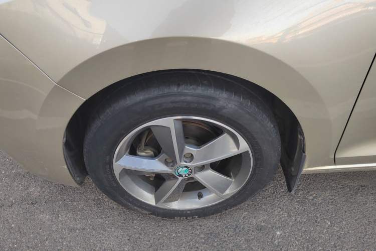 Used Skoda Rapid 2018 1.6L Manual Standard Edition Left Front Wheel Hub