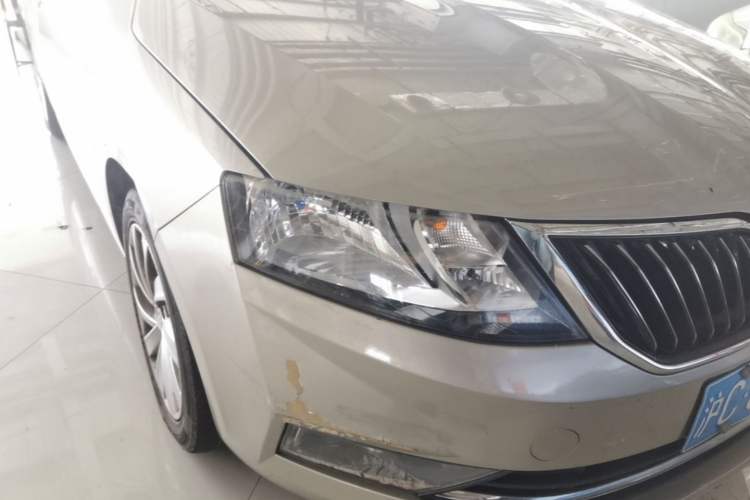 Used Skoda Rapid 2018 1.6L Automatic Comfort Edition Right Front Headlight