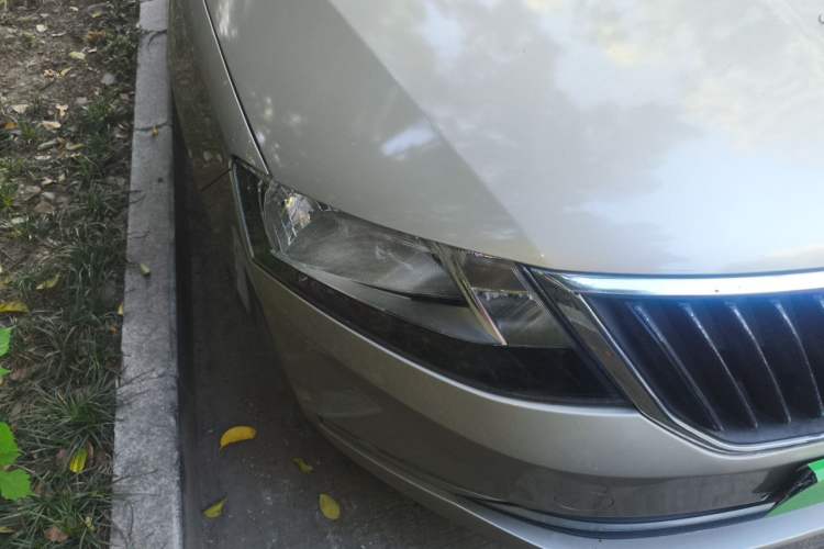 Used Skoda Rapid 2018 1.6L Manual Comfort Edition Right Front Headlight