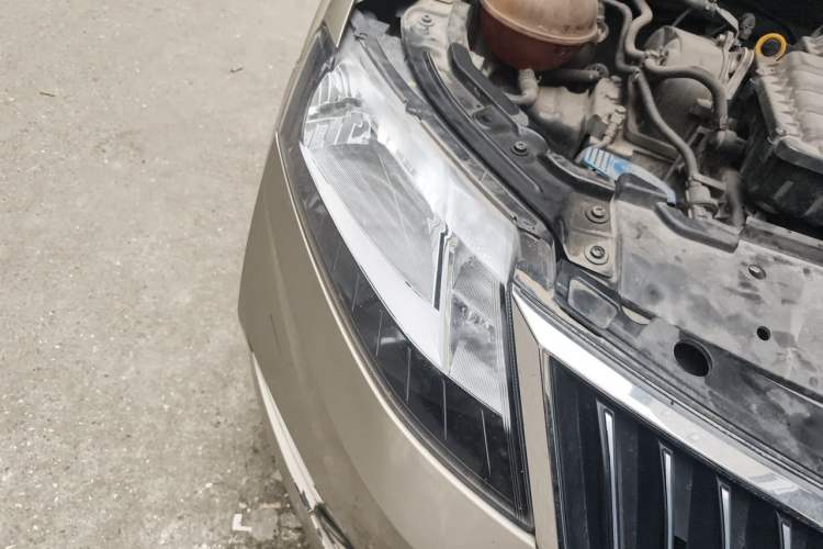 Used Skoda Rapid 2018 1.6L Manual Comfort Edition Right Front Headlight