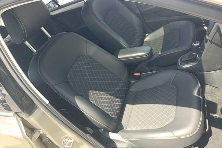 Used Skoda Rapid 2018 1.6L Automatic Comfort Edition Right Front Seat
