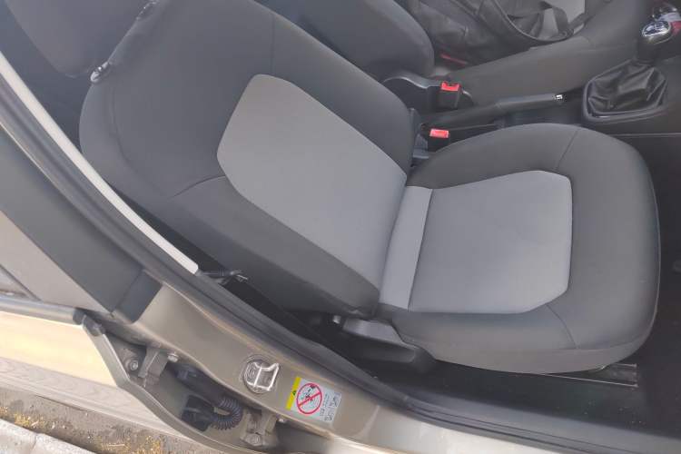 Used Skoda Rapid 2018 1.6L Manual Standard Edition Right Front Seat