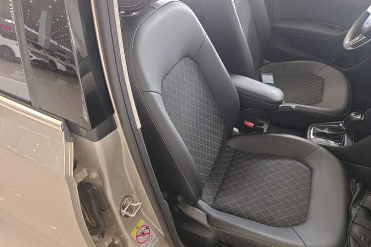 Used Skoda Rapid 2018 1.6L Automatic Comfort Edition Right Front Seat
