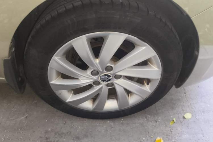 Used Skoda Rapid 2018 1.6L Manual Comfort Edition Right Front Wheel Hub