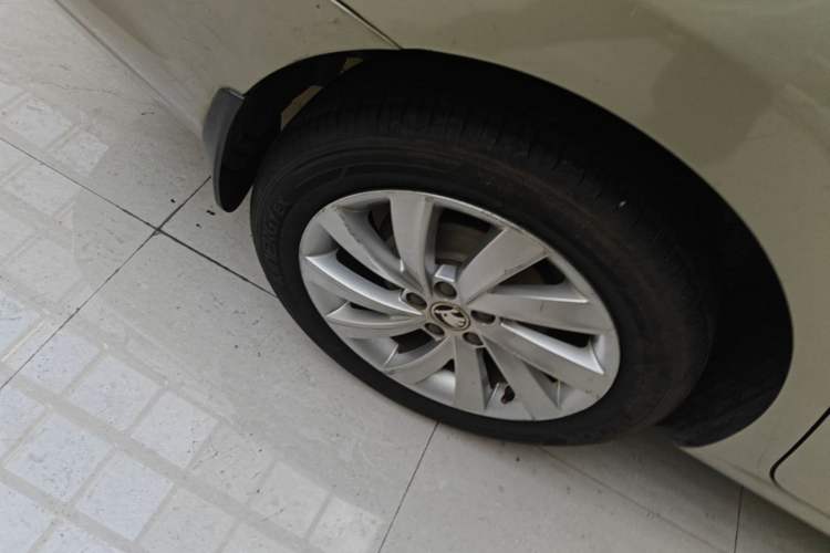 Used Skoda Rapid 2018 1.6L Automatic Comfort Edition Right Rear Wheel Hub