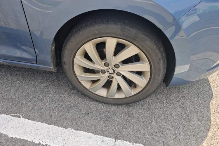 Used Skoda Rapid 2019 1.5L Manual Comfort Edition China V Standard Right Front Wheel Hub