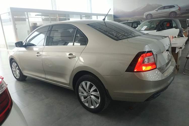 Used Skoda Rapid 2019 1.5L Automatic Comfort Edition China VI Standard Exterior 3