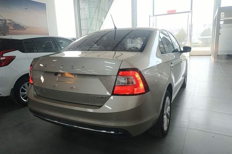 Used Skoda Rapid 2019 1.5L Automatic Comfort Edition China VI Standard Exterior 5