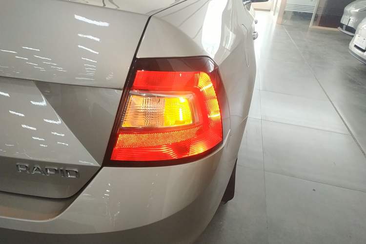 Used Skoda Rapid 2019 1.5L Automatic Comfort Edition China VI Standard Exterior 6