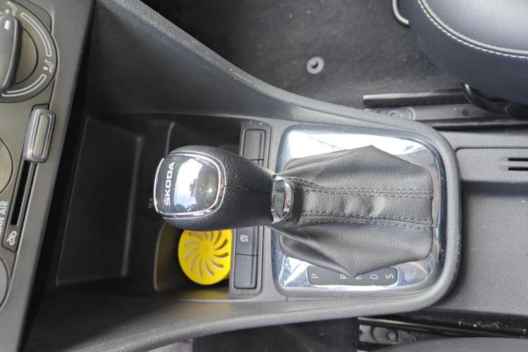 Used Skoda Rapid 2019 1.5L Automatic Comfort Edition China V Standard Gear Lever
