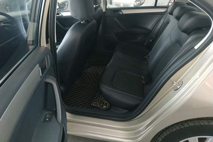 Used Skoda Rapid 2019 1.5L Automatic Comfort Edition China VI Standard Interior 4