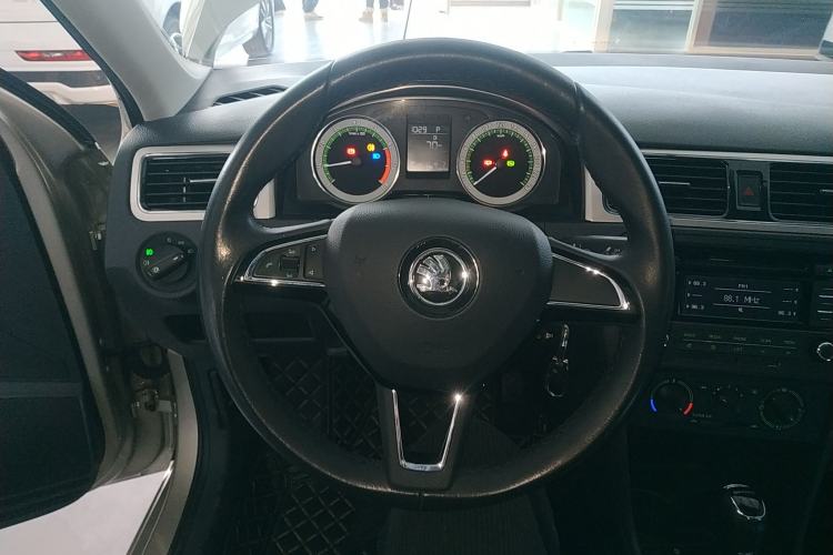 Used Skoda Rapid 2019 1.5L Automatic Comfort Edition China VI Standard Steering Wheel