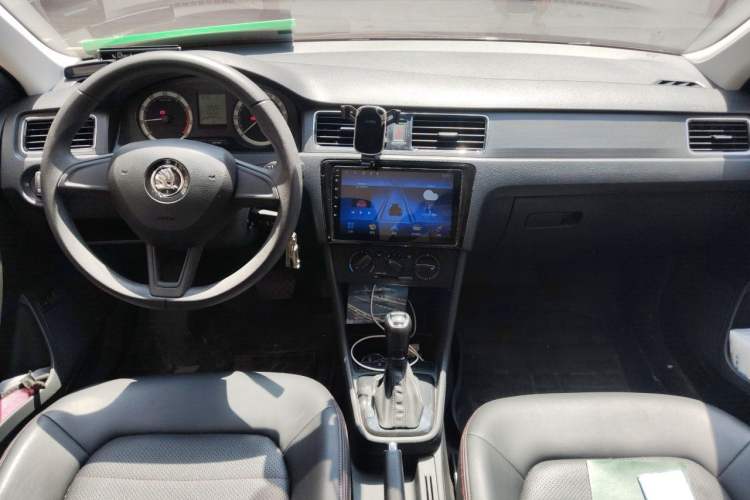 Used Skoda Rapid 2019 1.5L Automatic Standard Edition Center Console