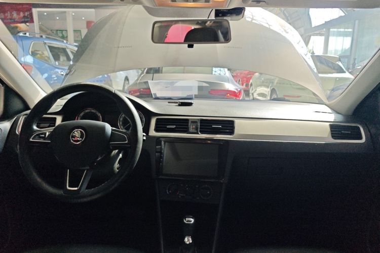 Used Skoda Rapid 2019 1.5L Automatic Comfort Edition China V Standard Center Console