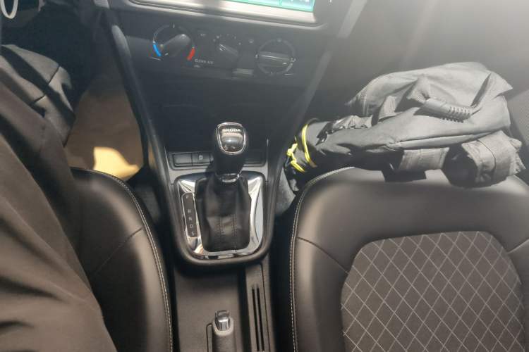 Used Skoda Rapid 2019 1.5L Automatic Comfort Edition China VI Standard Gear Lever