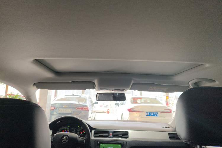 Used Skoda Rapid 2019 1.5L Automatic Comfort Edition China VI Standard Headliner