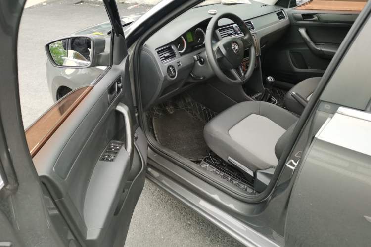Used Skoda Rapid 2019 1.5L Manual Standard Edition Interior 1
