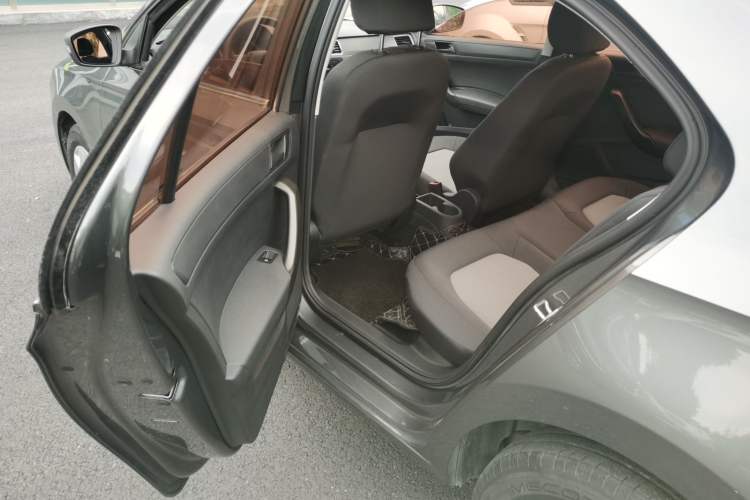 Used Skoda Rapid 2019 1.5L Manual Standard Edition Interior 2