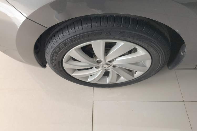 Used Skoda Rapid 2019 1.5L Automatic Comfort Edition China VI Standard Left Front Wheel Hub