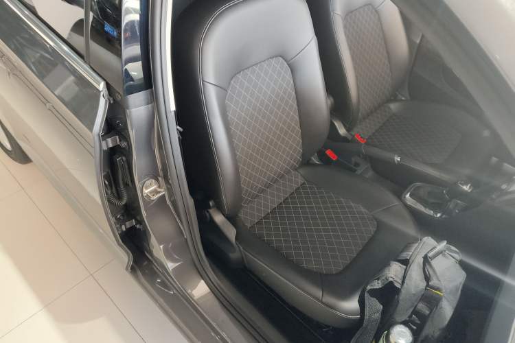 Used Skoda Rapid 2019 1.5L Automatic Comfort Edition China VI Standard Right Front Seat