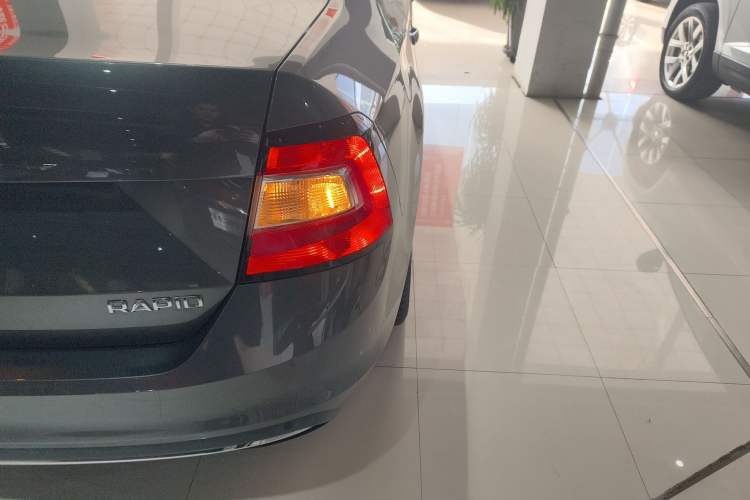 Used Skoda Rapid 2019 1.5L Automatic Comfort Edition China VI Standard Right Rear Taillight