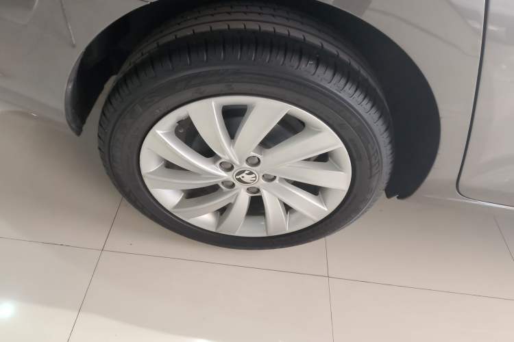 Used Skoda Rapid 2019 1.5L Automatic Comfort Edition China VI Standard Right Rear Wheel Hub