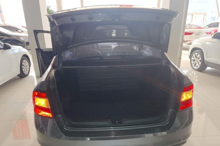 Used Skoda Rapid 2019 1.5L Automatic Comfort Edition China VI Standard Trunk