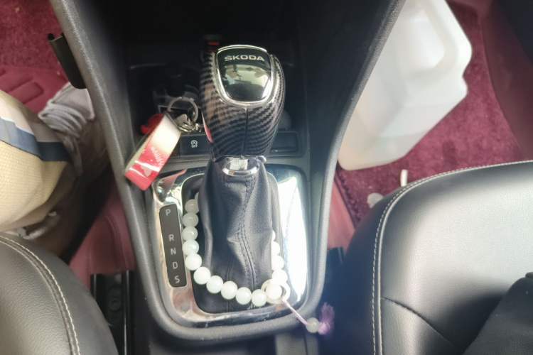 Used Skoda Rapid 2019 1.5L Automatic Comfort Edition China VI Standard Gear Lever