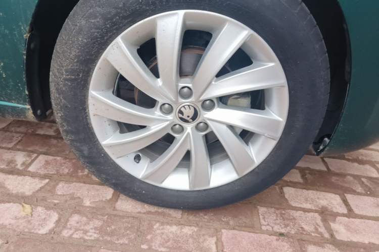 Used Skoda Rapid 2019 1.5L Automatic Comfort Edition China VI Standard Right Front Wheel Hub