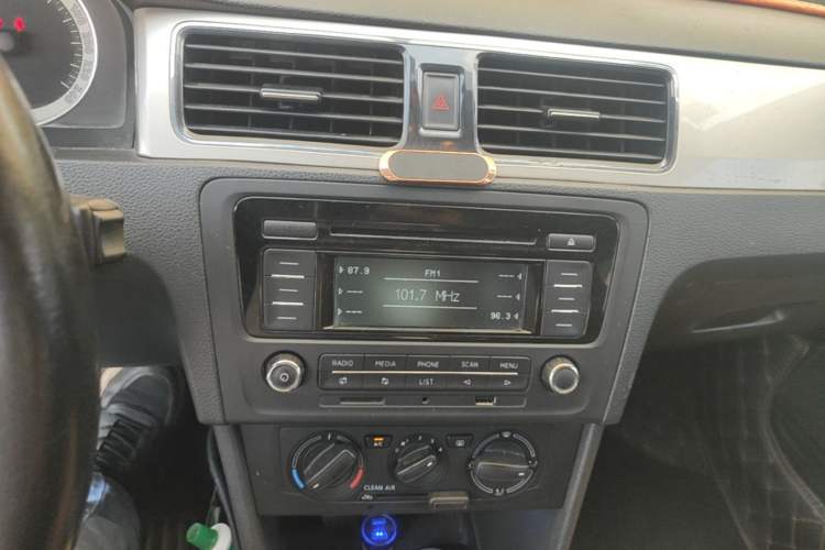 Used Skoda Rapid 2019 1.5L Automatic Comfort Edition China V Standard Audio And AC Panel