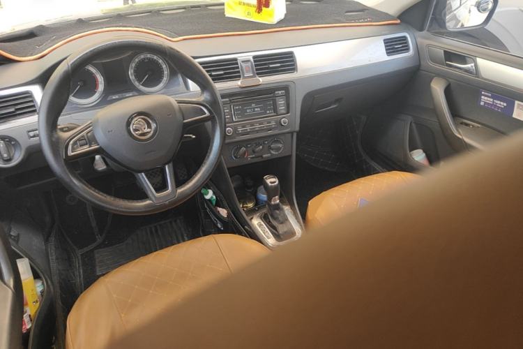 Used Skoda Rapid 2019 1.5L Automatic Comfort Edition China V Standard Center Console