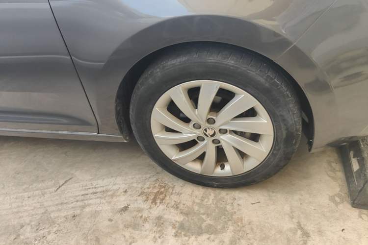 Used Skoda Rapid 2019 1.5L Automatic Comfort Edition China V Standard Right Front Wheel Hub