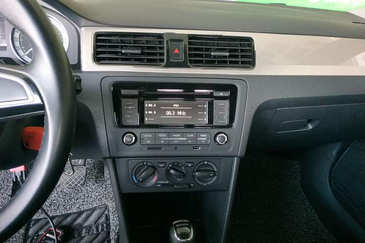 Used Skoda Rapid 2019 1.5L Automatic Comfort Edition China V Standard Audio And AC Panel