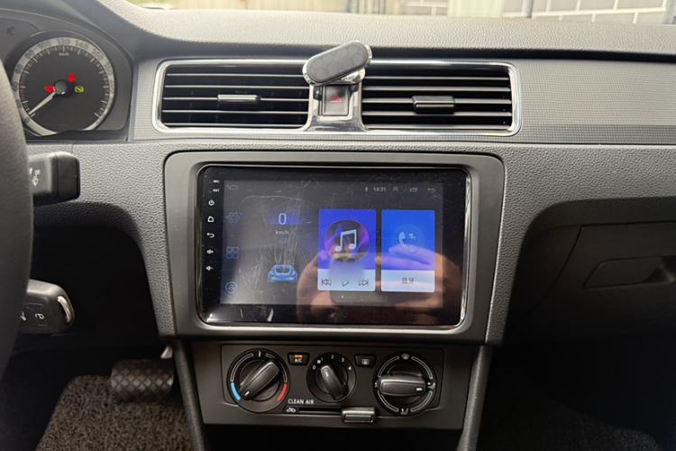 Used Skoda Rapid 2019 1.5L Automatic Standard Edition Audio And AC Panel