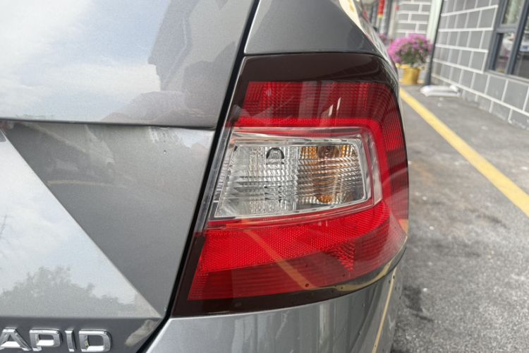 Used Skoda Rapid 2019 1.5L Automatic Standard Edition Exterior 6