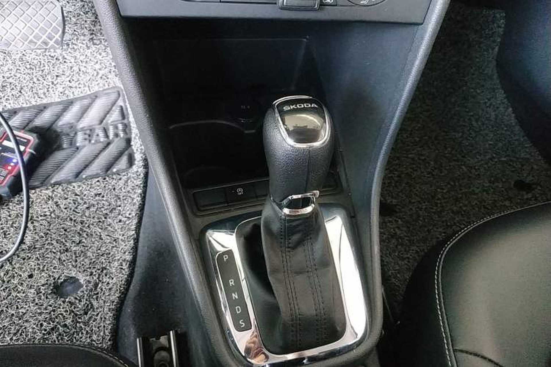 Used Skoda Rapid 2019 1.5L Automatic Comfort Edition China V Standard Gear Lever