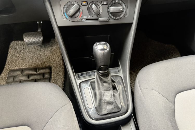 Used Skoda Rapid 2019 1.5L Automatic Standard Edition Gear Lever