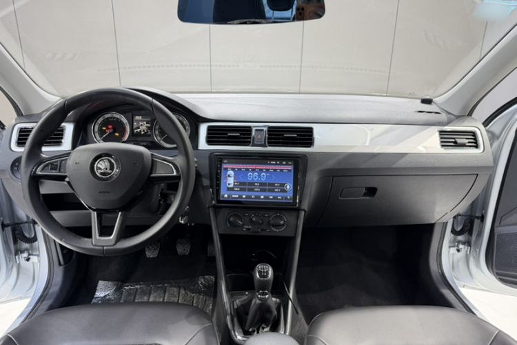Used Skoda Rapid 2019 1.5L Manual Comfort Edition China VI Standard Interior 1
