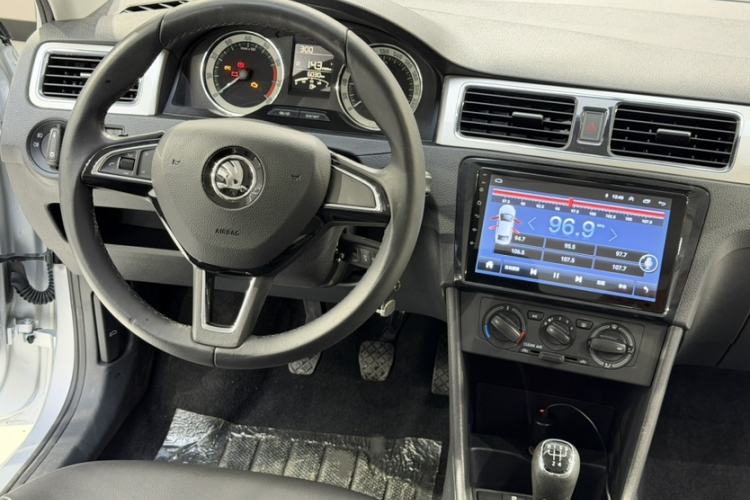 Used Skoda Rapid 2019 1.5L Manual Comfort Edition China VI Standard Interior 2