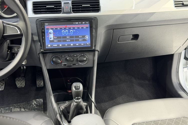 Used Skoda Rapid 2019 1.5L Manual Comfort Edition China VI Standard Interior 3