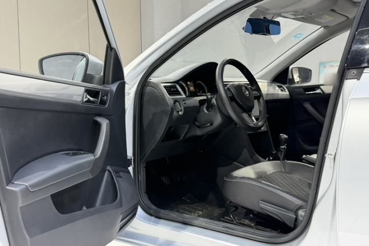 Used Skoda Rapid 2019 1.5L Manual Comfort Edition China VI Standard Interior 4