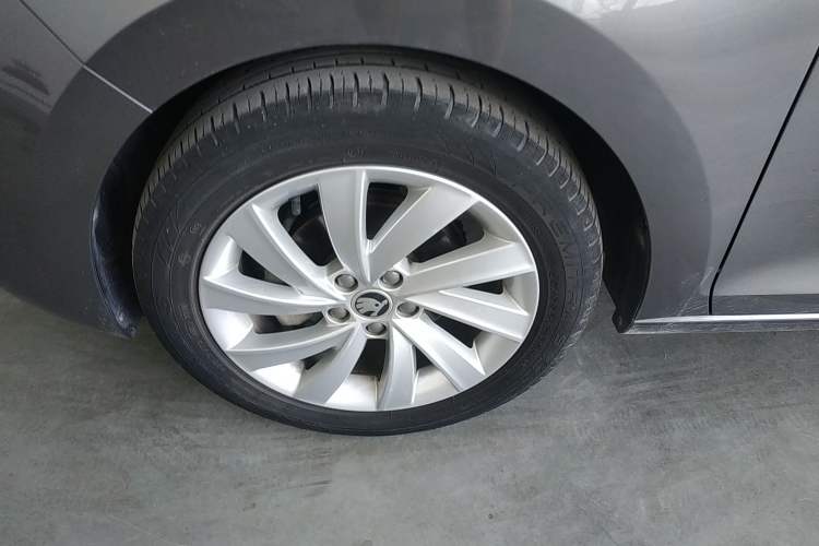 Used Skoda Rapid 2019 1.5L Automatic Comfort Edition China V Standard Left Front Wheel Hub