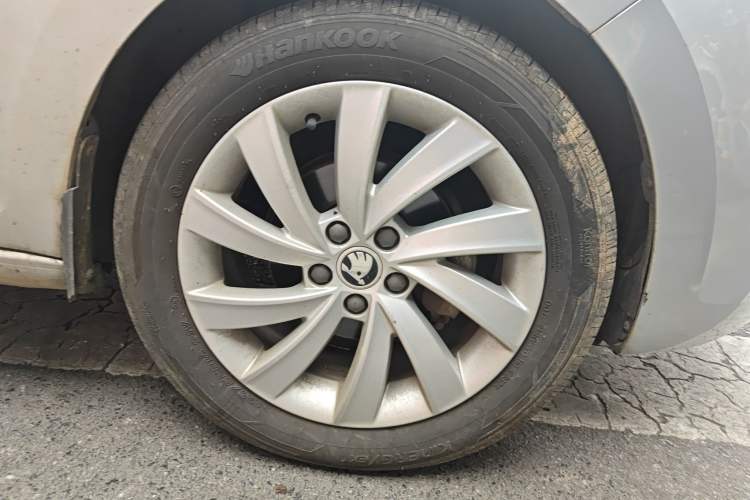 Used Skoda Rapid 2019 1.5L Manual Comfort Edition China V Standard Right Front Wheel Hub