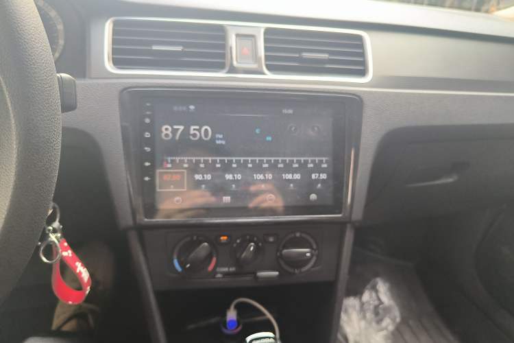 Used Skoda Rapid 2019 1.5L Automatic Standard Edition Audio And AC Panel