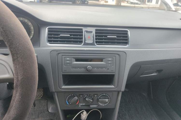Used Skoda Rapid 2019 1.5L Automatic Standard Edition Audio And AC Panel