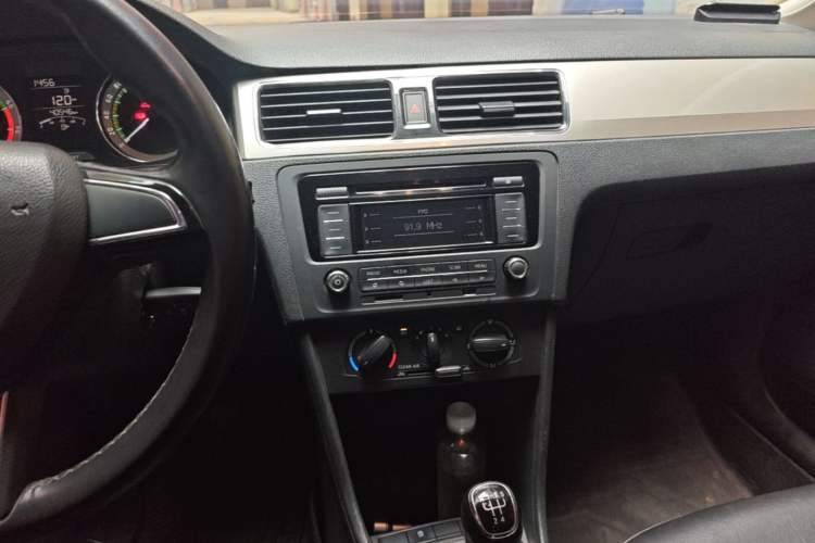 Used Skoda Rapid 2019 1.5L Manual Comfort Edition China VI Standard Audio And AC Panel